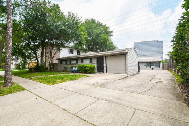 Primary Photo - 3912 Childress St