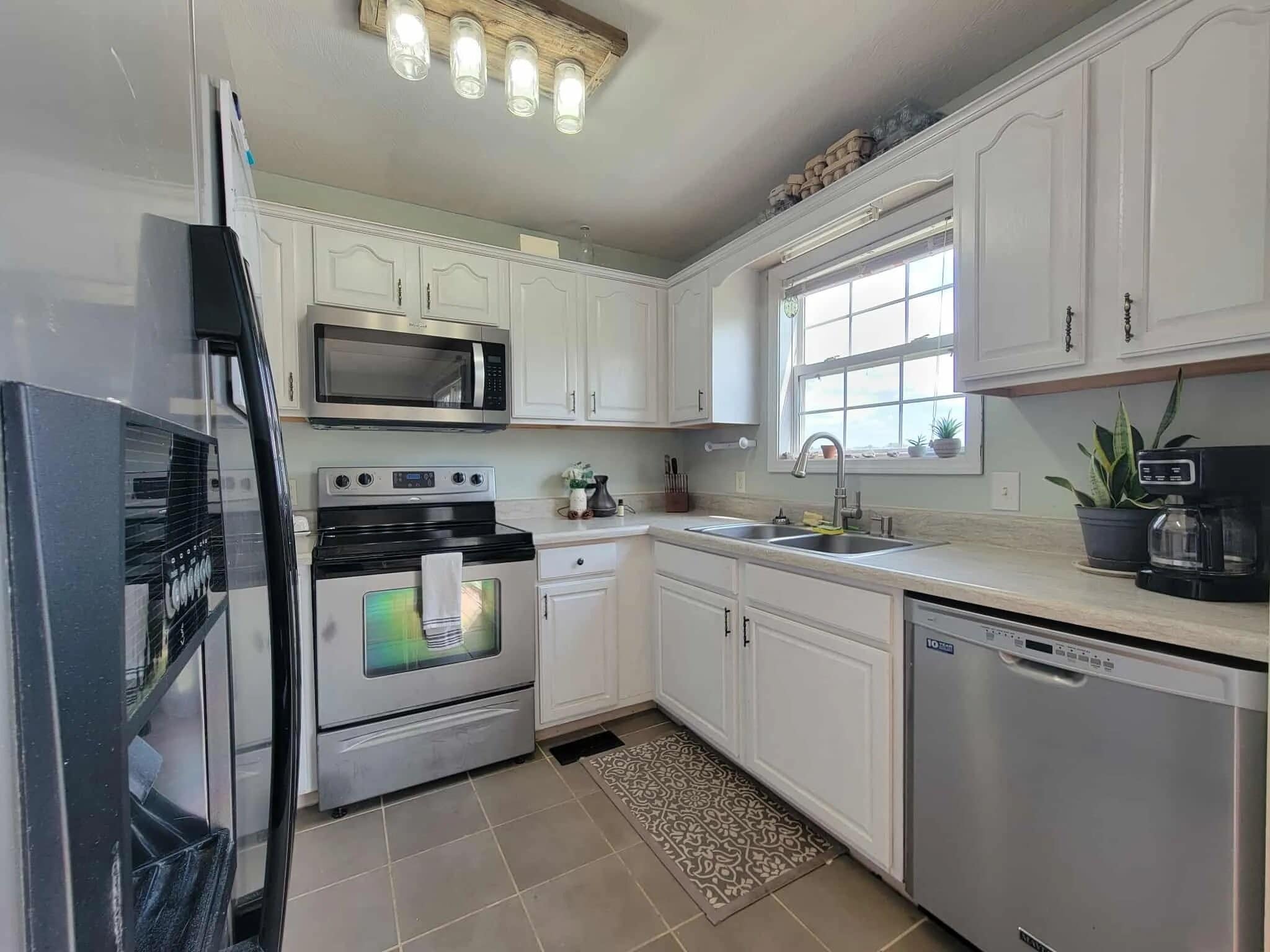 Building Photo - 1764 Bouton Dr