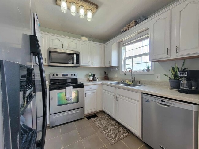 Building Photo - 1764 Bouton Dr