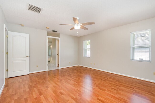 Building Photo - Great Location In NE Palm Bay!