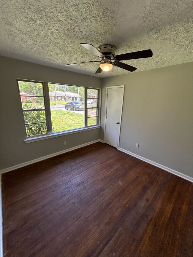 Building Photo - 1388 Adrian Ln