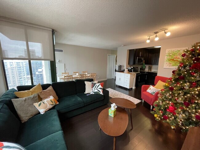 Building Photo - 77 W Huron St