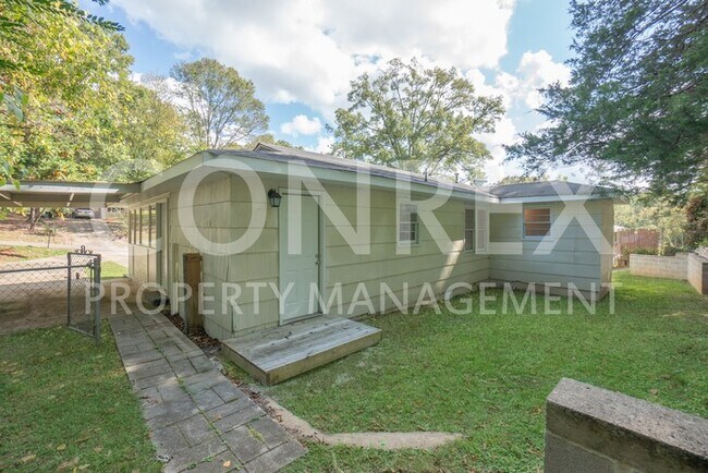 Building Photo - Home with Sunroom!
