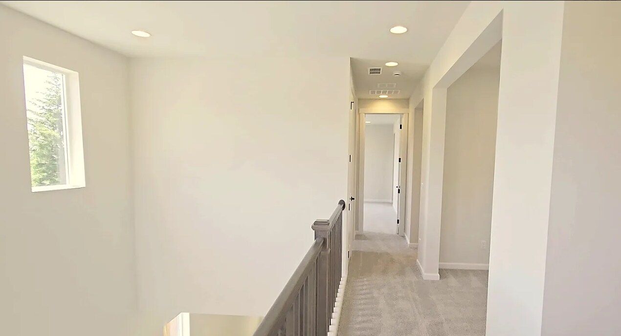 Building Photo - 14936 Tyee Dr E