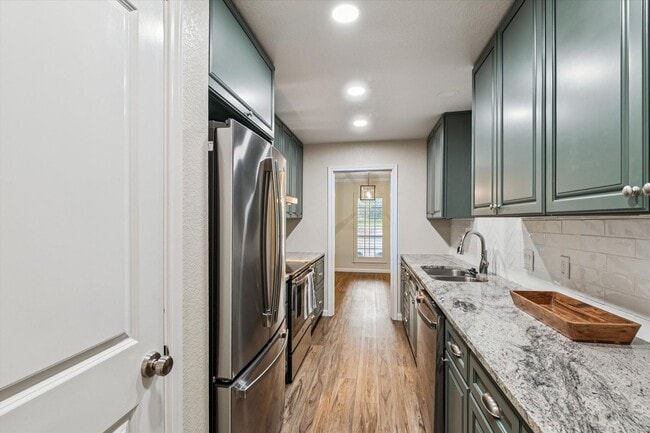 Building Photo - Pristine Updated Indian Creek Condo