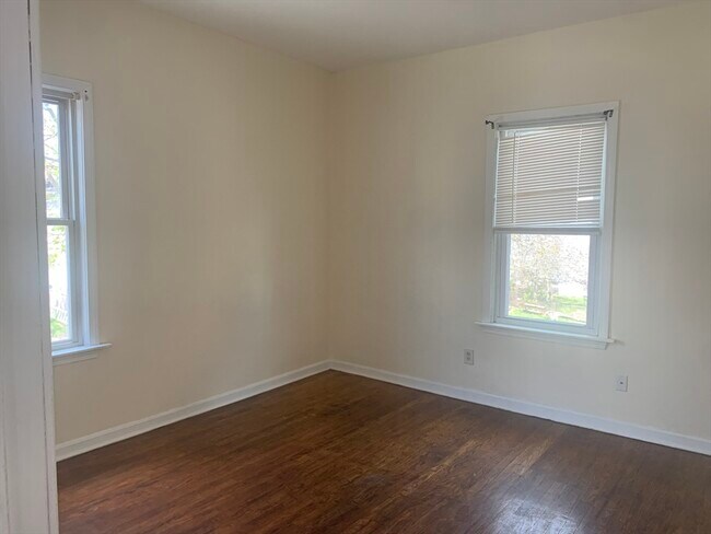 Building Photo - 549 4th St