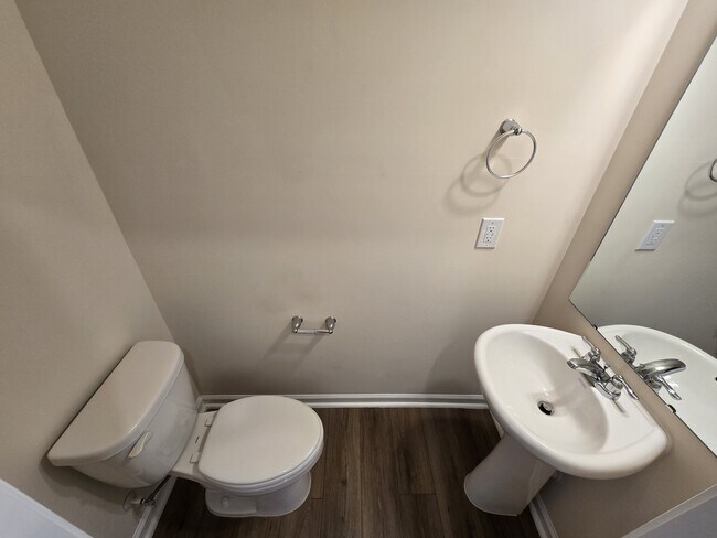 Building Photo - 865 Falls Grove Trl