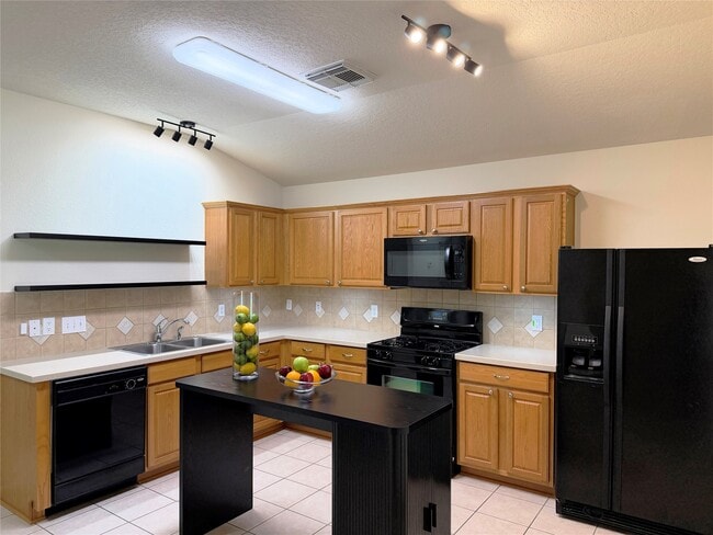 Building Photo - 6351 Applewood Forest Dr