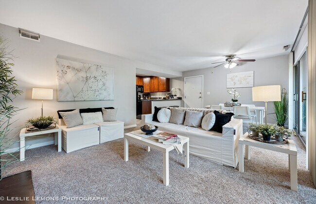 Building Photo - 5811 Oakwood Dr