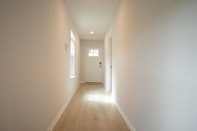 Building Photo - 416 Lone Cedar Rd