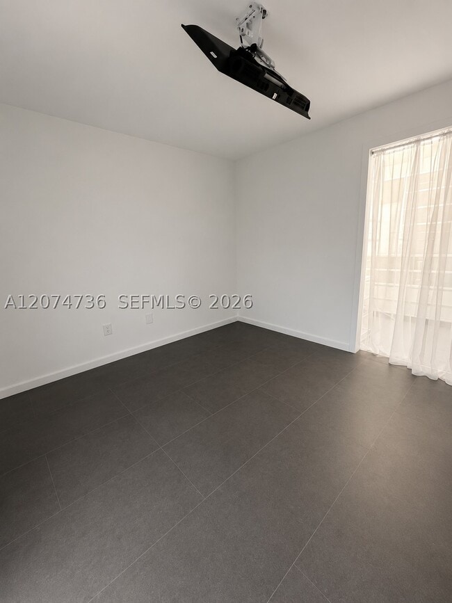 Building Photo - 3545 NE 167th St