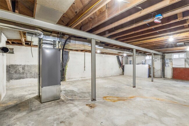 Building Photo - 84 Strecker Rd