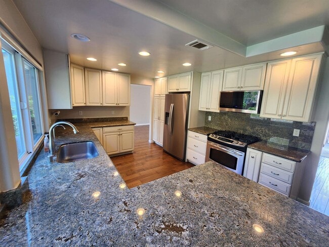 Building Photo - 12918 Biscayne Cove