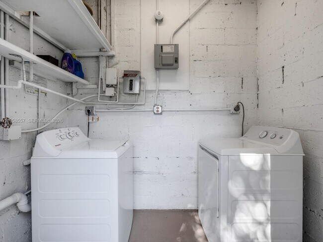 Building Photo - 440 NE 69th St