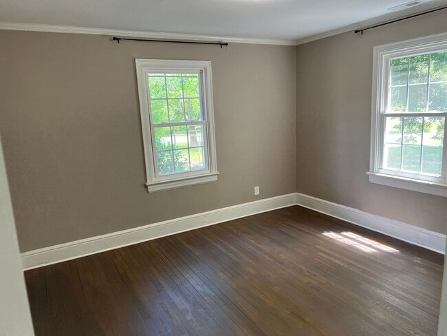 Building Photo - Newly renovated 2Br 1Ba Cottage