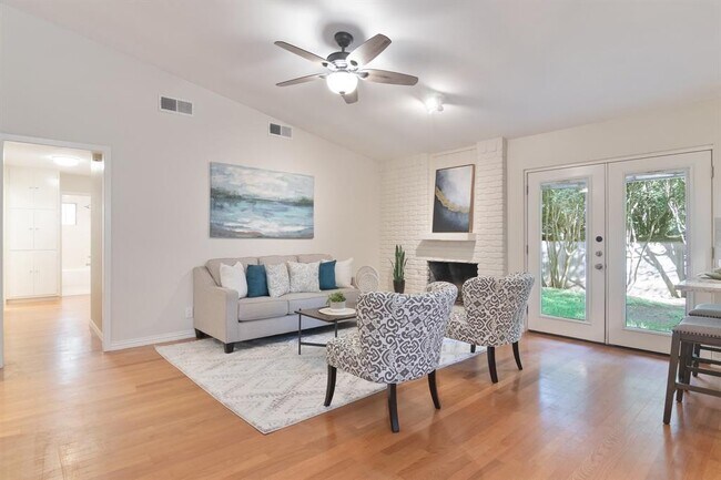 Building Photo - 10102 Missel Thrush Dr