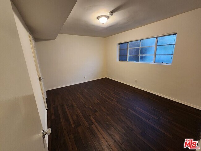 Building Photo - 1013 N San Vicente Blvd