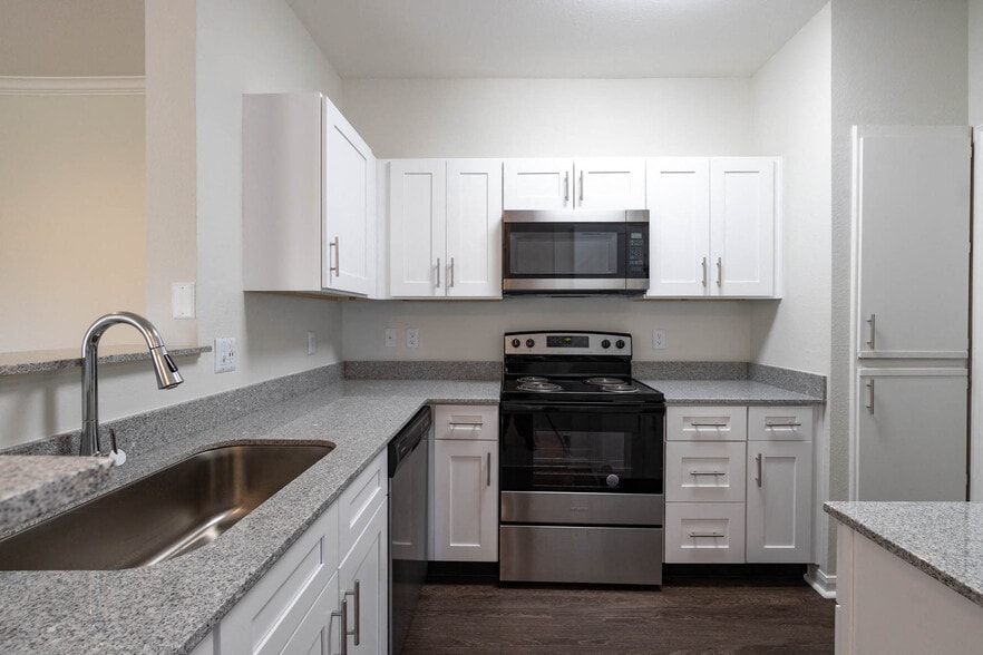 Building Photo - Center Point