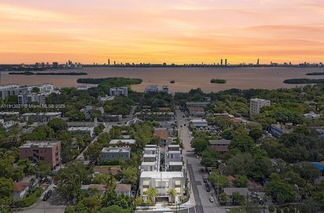 Building Photo - 529 NE 61st St