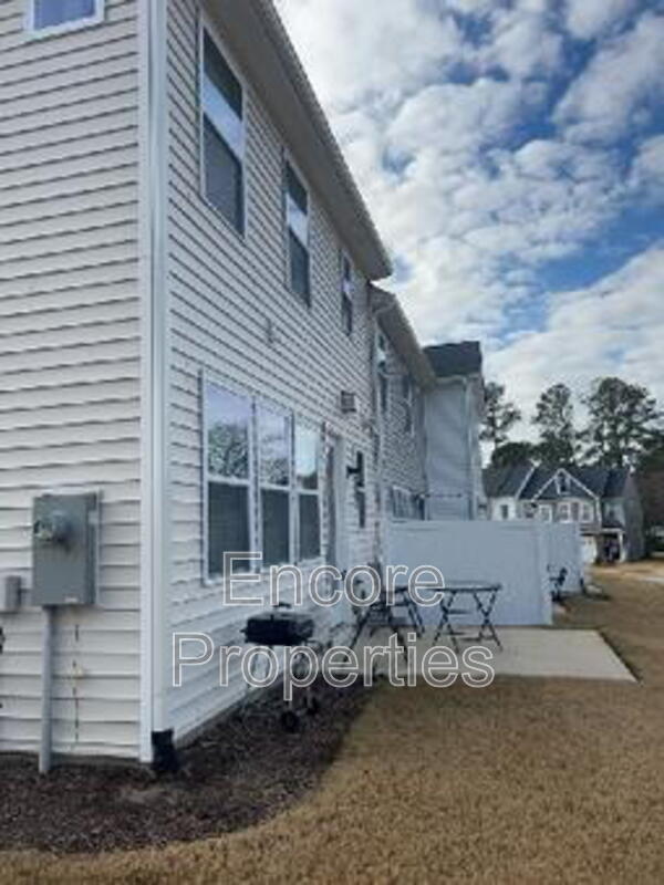 Building Photo - 747 Amarra Dr