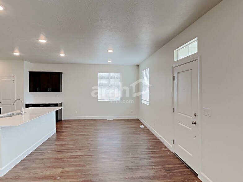 Building Photo - 7377 S Copper Rim Dr