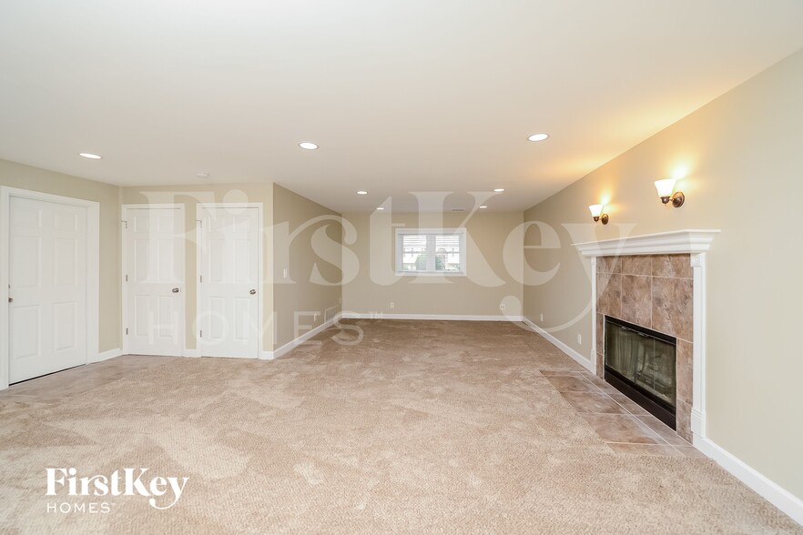 Building Photo - 6020 Stone Bluff Dr