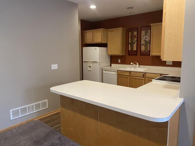 Building Photo - 6637 Lamplight Dr