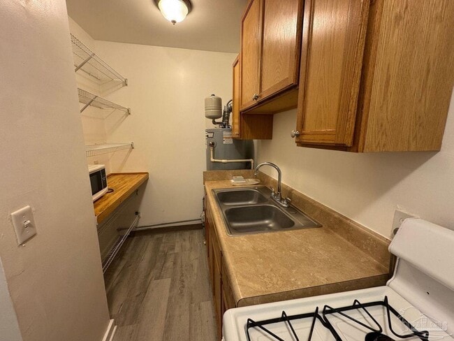 Building Photo - 205 Holmes Dr