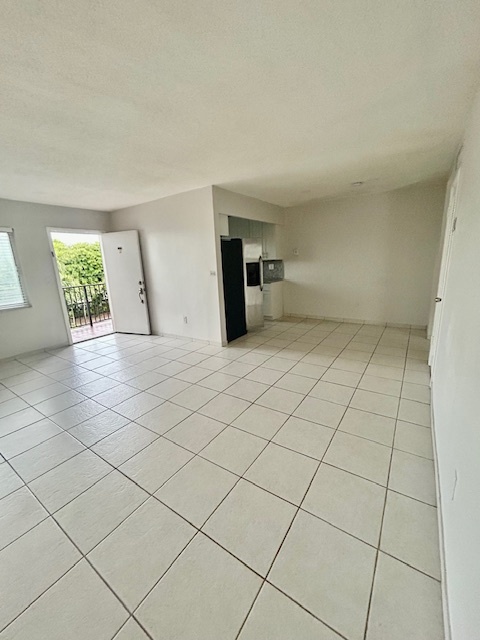 Separate dining room - 900 SW 84th Ave