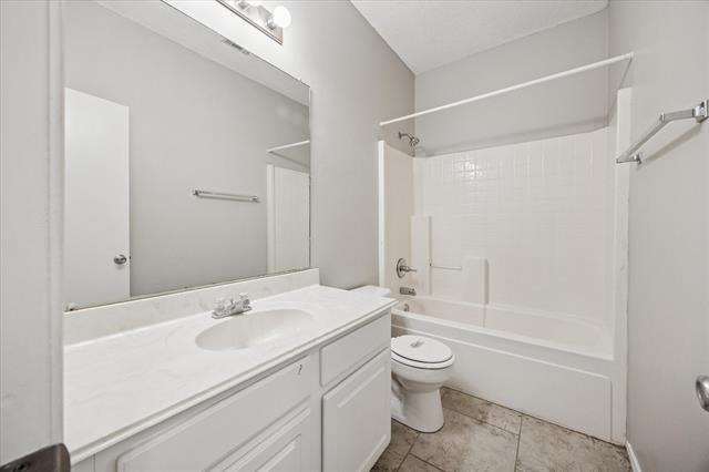 Building Photo - 3933 Parkhaven Dr