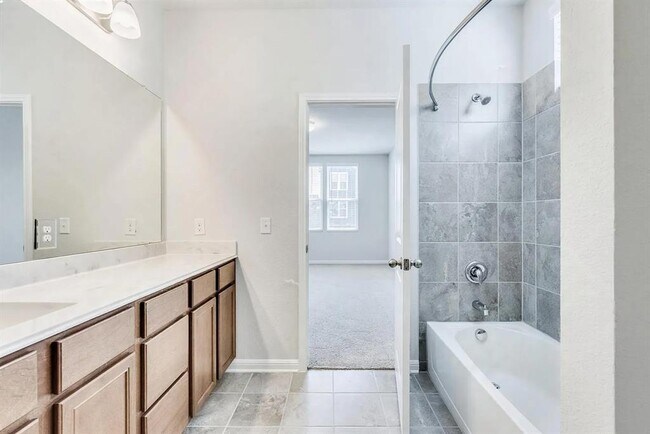 Building Photo - 1628 Arbor Knot Dr