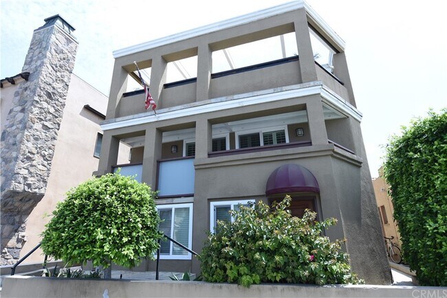 Primary Photo - 205 E Balboa Blvd