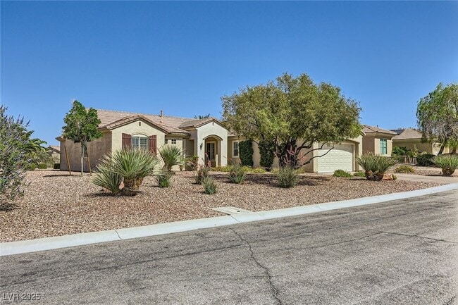 Building Photo - 2313 Fox Hills Dr