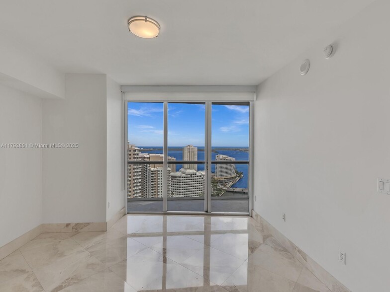 Building Photo - 475 Brickell Ave