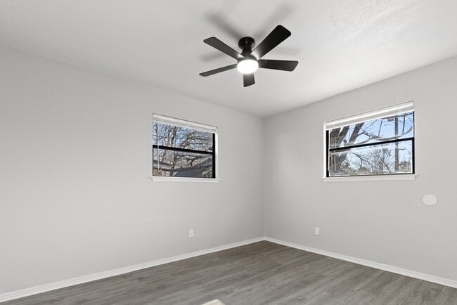 Building Photo - 1304 Pinewood Ct