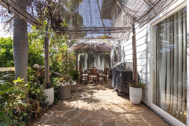 Building Photo - Hillside 3 BR House | W/D • 2 Car Garage • A/C