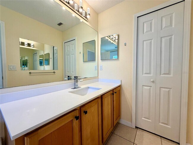 Building Photo - 7838 Carriage Pointe Dr