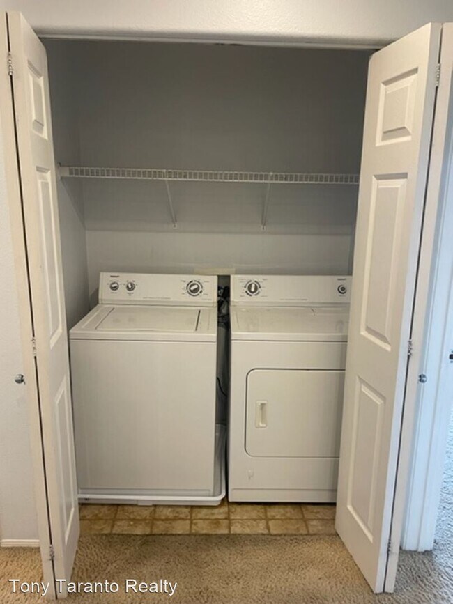 Building Photo - 5 br, 3.5 bath House - 5869 Baroque Gold C...