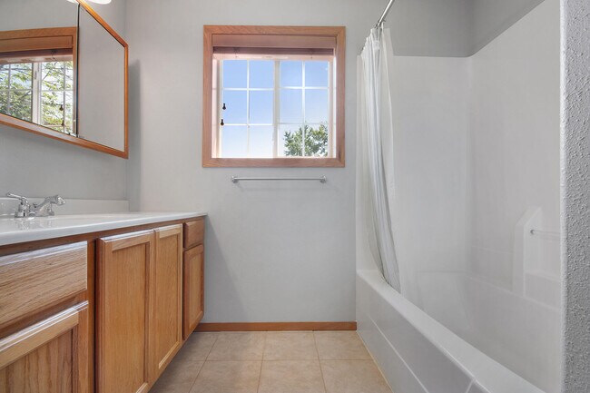 Building Photo - 218 Elmhurst Ct