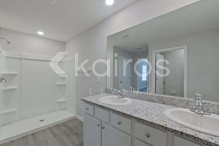 Building Photo - 8656 SW 43rd Ter