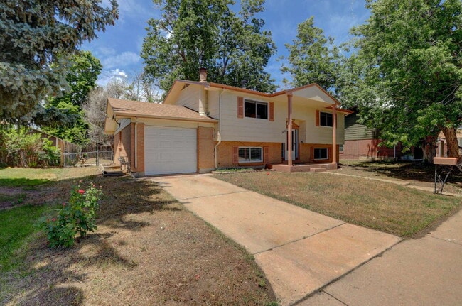 Building Photo - "Spacious 4-Bedroom Home in Denver with 2 Full Baths and Over 2000 sq ft!"