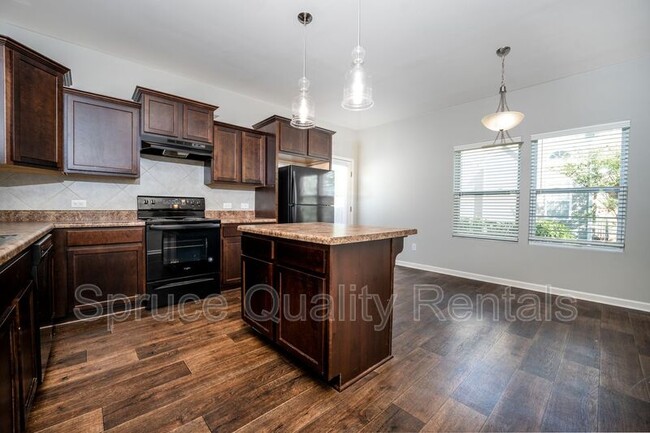 Building Photo - 411 Quick Silver Dr