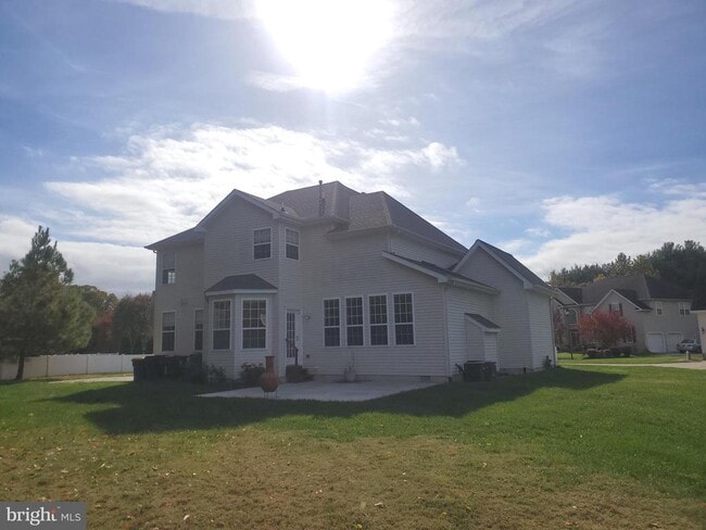 Building Photo - 5 Bandcroft Dr