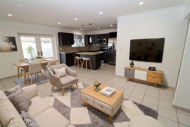 Building Photo - 230 SW 30th Ave