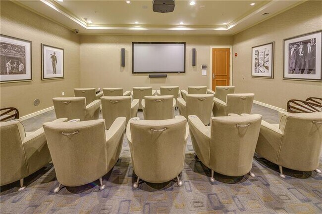 Building Photo - 347 N New River Dr E