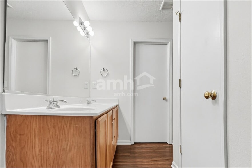 Building Photo - 808 Topsail Dr