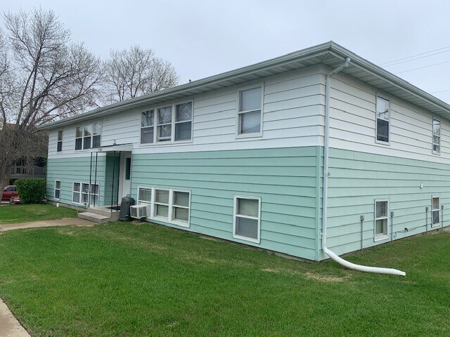 Primary Photo - 1101 6th Ave E