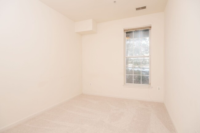 Building Photo - First Floor 3 Bedroom 2 Full Bath Condo - ...