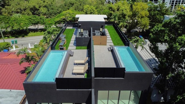 Building Photo - 420 SW 15th Rd