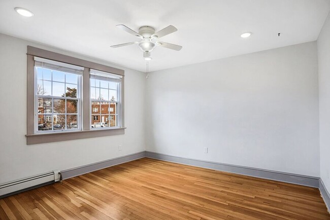 Building Photo - Chic 1 Bedroom Abode Just Off of H Street!...